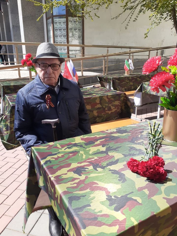 Один из двадцати: 95-летний ветеран пришел отметить День Победы на бульвар Энтузиастов