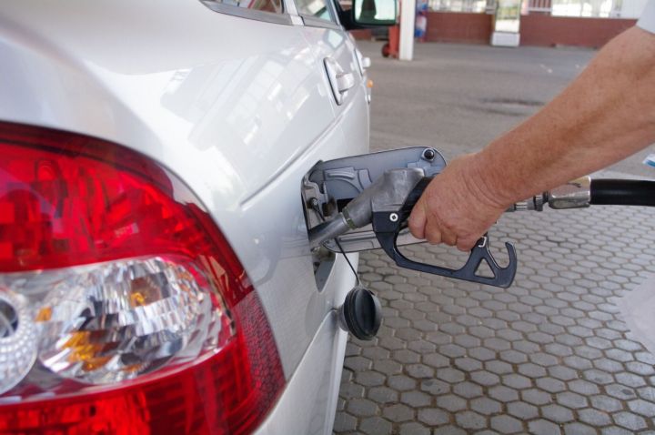 Дизеля нет на заправках, бензина – на заводах: что ждать от цен на АЗС в ближайшее время
