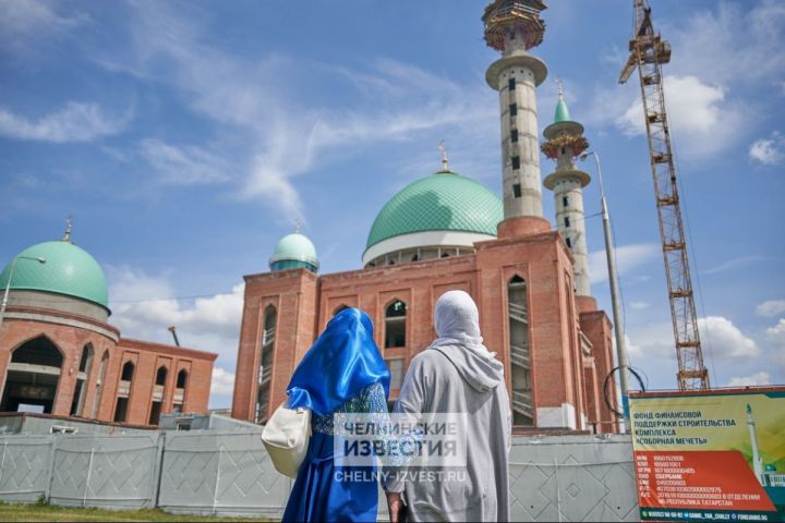 Мечеть «Джамиг» в Челнах строители одевают в белый мрамор