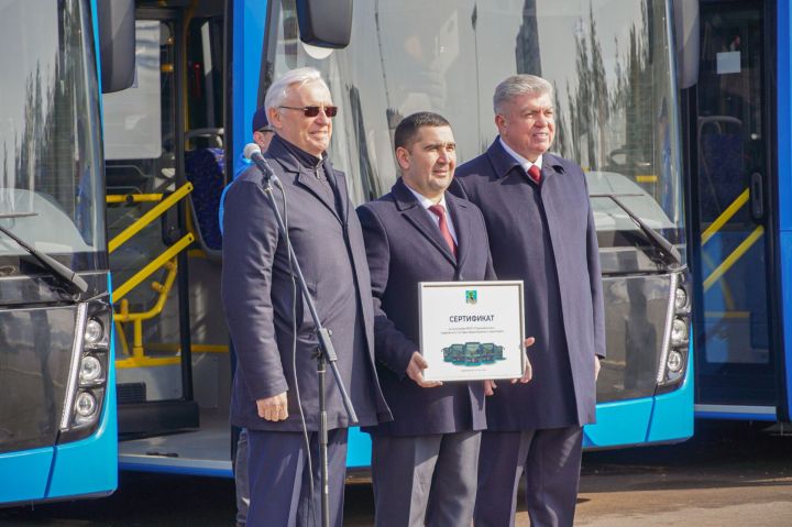 В Челнах прошла церемония передачи 36 больших автобусов «НЕФАЗ» В Челнах прошла церемония передачи 36 больших автобусов «НЕФАЗ»