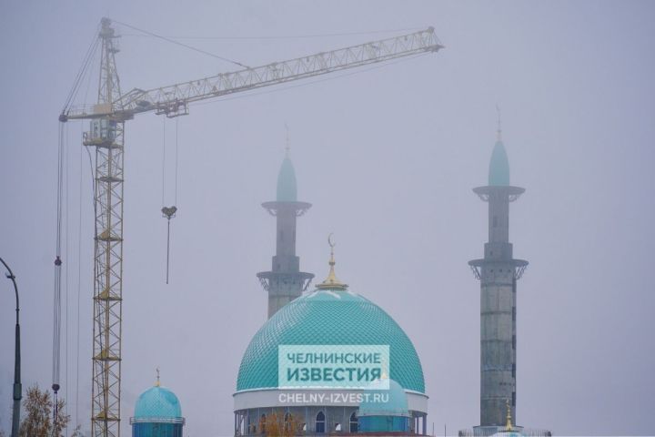 На строящейся мечети «Джамиг» выросла высота минаретов