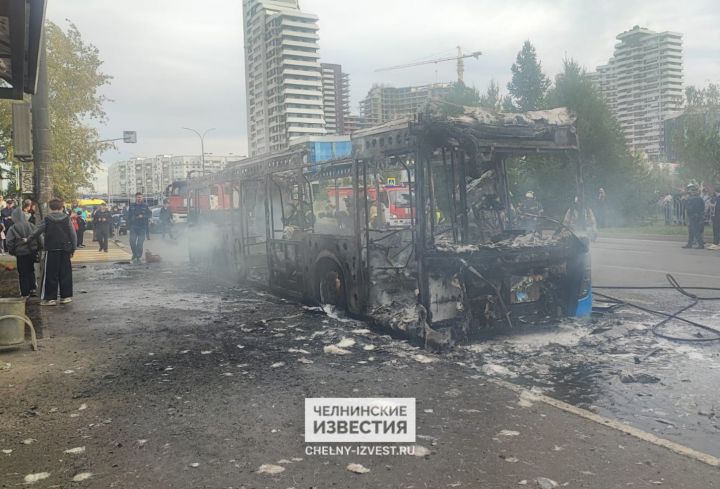 В МЧС РТ назвали предварительную причину возгорания большого автобуса в Челнах