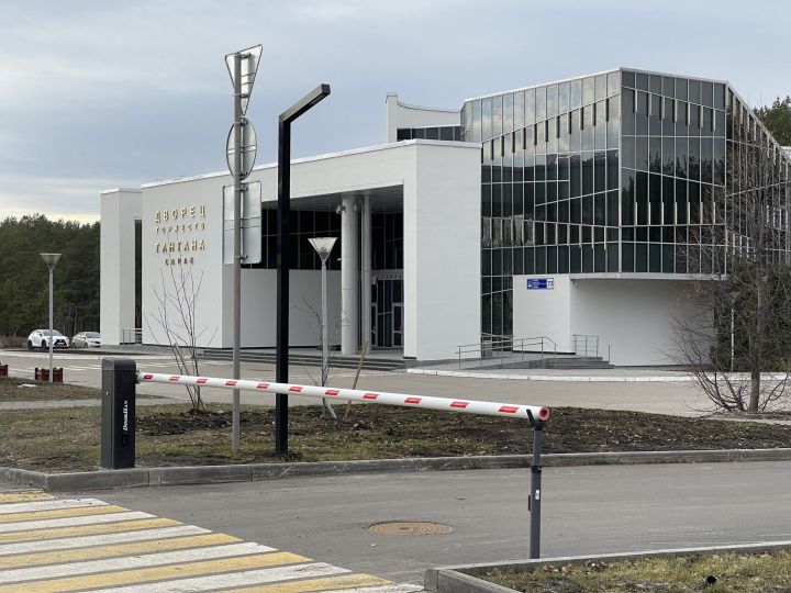 Елабужская фирма попала в чёрный список из-за срыва уборки у ЗАГСа Челнов