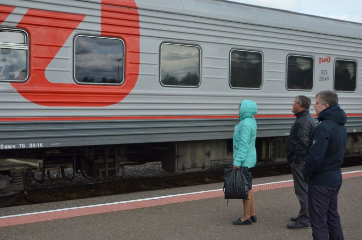 В пригородных поездах Татарстана с 25 октября отключат оплату смартфоном