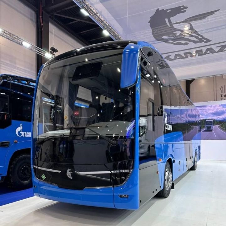 «КАМАЗ» показал новый туристический автобус