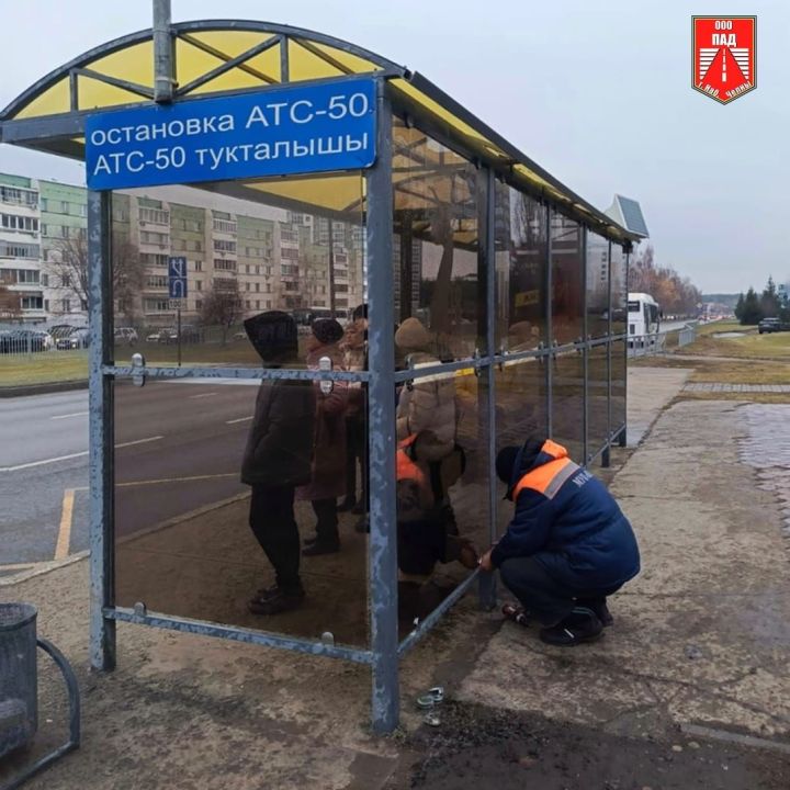 В Челнах вандалы объявили войну остановкам