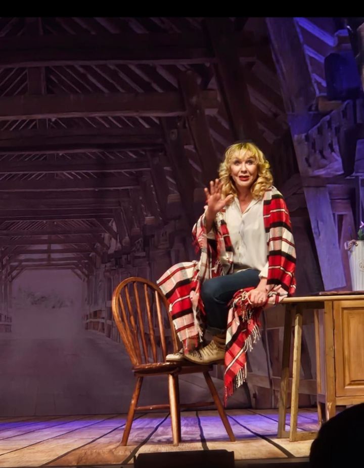 Зал и плакал, и смеялся: челнинцы оценили драму с актрисой Еленой Яковлевой