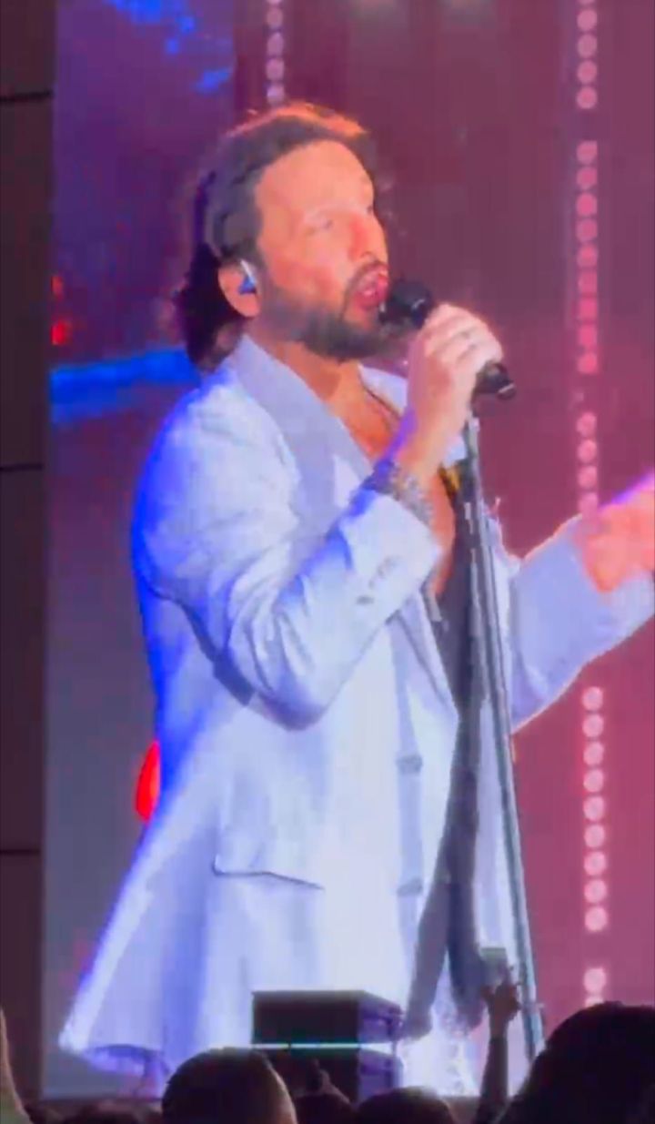 Стасу Михайлову на юбилейном концерте в Татарстане подарили чак-чак и тюбетейку