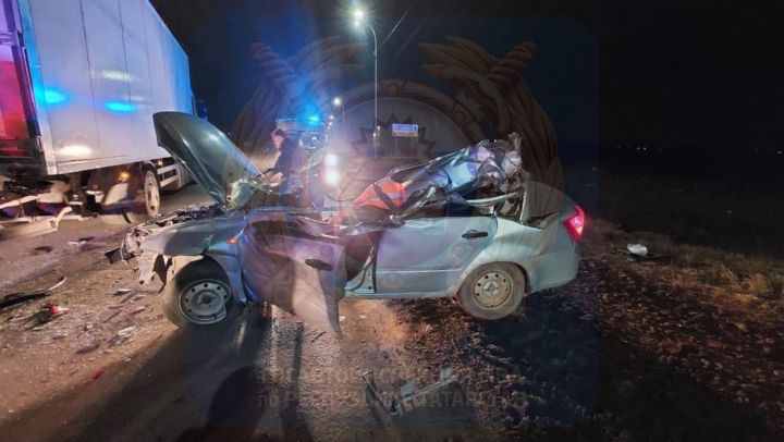 В Татарстане 84-летний дедушка на «Гранте» погиб в аварии с грузовиком