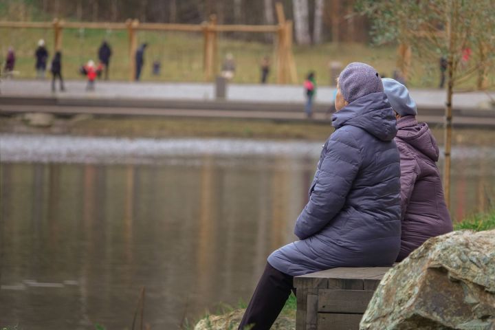 Осень буйствует: Татарстан ждет теплый, но ветреный и скользкий вторник