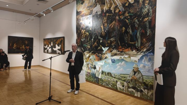 «И снова о вечном»: у художника из Челнов персональная выставка в Казани