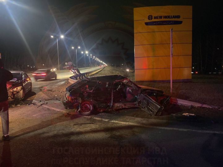 Смерть на развороте: в Челнах погиб пассажир ВАЗа
