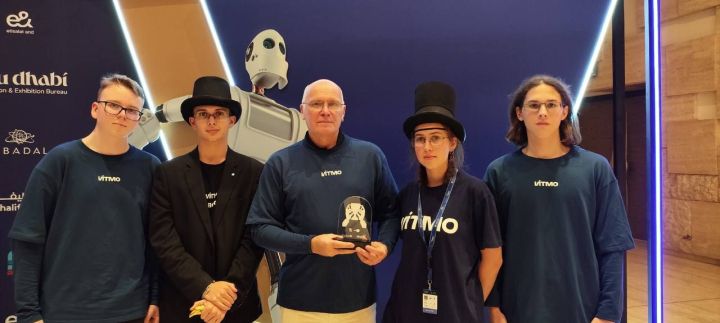 Экс-челнинец с учениками выиграл соревнования по робототехнике в Абу‑Даби