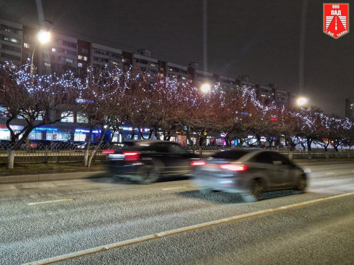 На проспекте Мира в Челнах включили новогоднюю иллюминацию