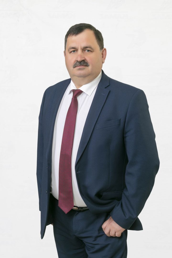 Депутат Горсовета Александр Евграфов подарил подписку на «Челнинские известия» ветеранам «КАМАЗа»