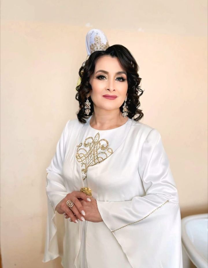 Певица Флюра Талипова подарила подписку на «Челнинские  известия» коллективу Дома ребенка