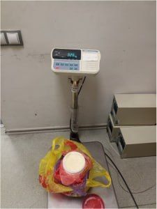 В аэропорту Казани у пассажира из Туркменистана изъяли 4,5 килограмма меда