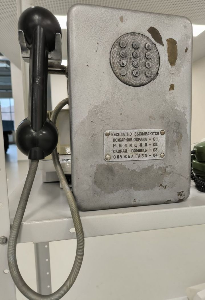 Их было 1020: в музее «КАМАЗа» хранится уличный телефон времен СССР