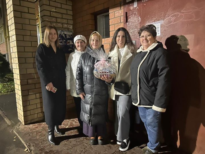 В Челнах жители микрорайона устроили проводы дворнику