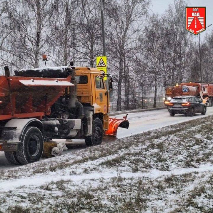Дорожники Челнов дали первый бой снегу