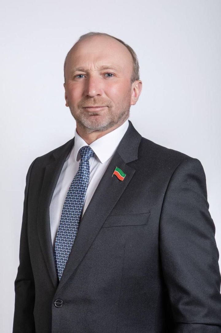 Владимир Чагин подарил подписку на «Челнские известия» пациентам госпиталя