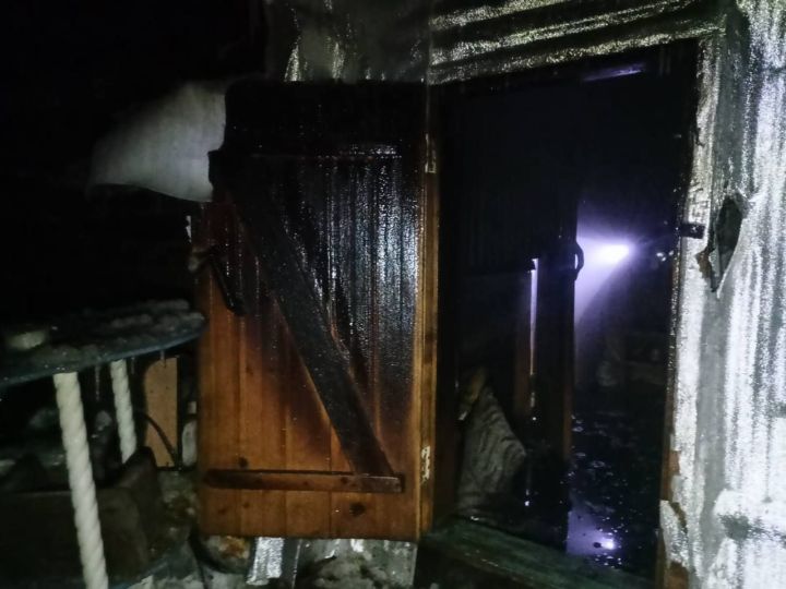 Под Челнами баня сгорела на глазах у хозяина