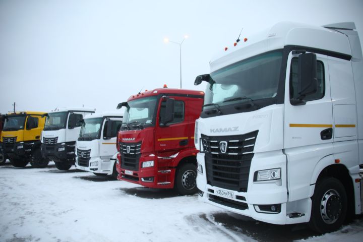 «КАМАЗ» ведет обкатку нового большегруза с сеткой на фарах