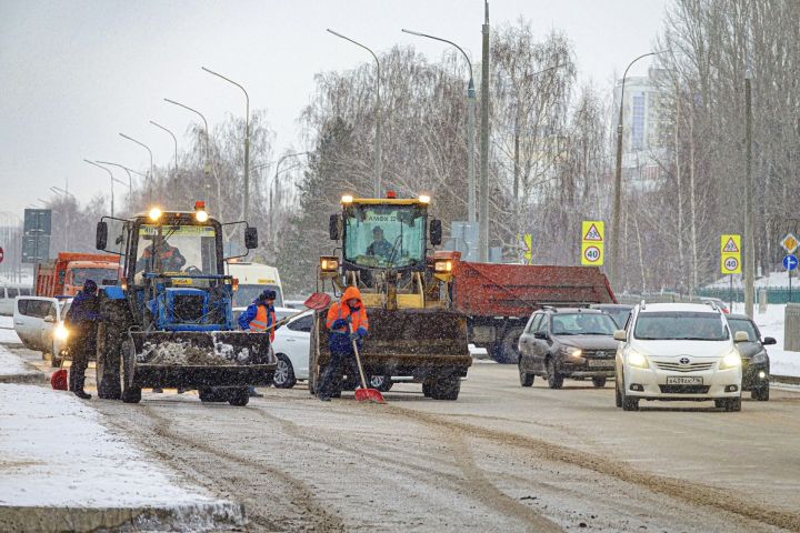 Снежный апокалипсис: город мобилизует технику и просит помощи у автовладельцев
