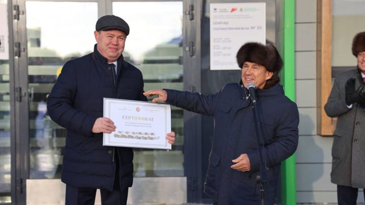 Челны получили автомобили скорой помощи от Рустама Минниханова