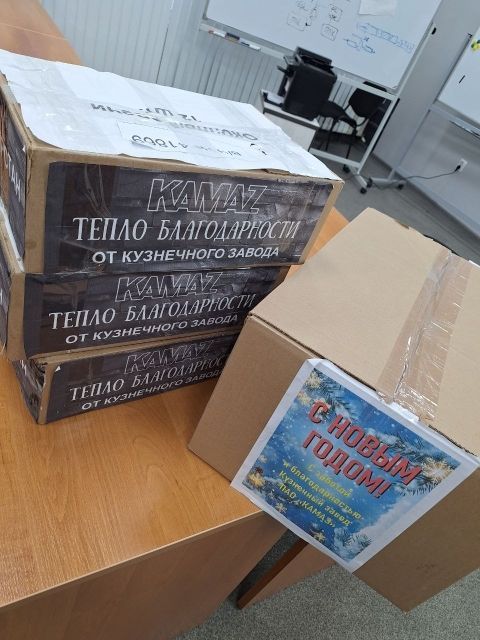 «Простые, но жизненно необходимые вещи»: камазовцы собрали посылки воинам СВО