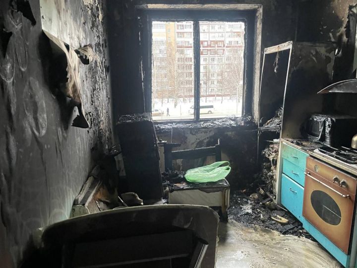 В Челнах семья осталась без кухни из-за холодильника