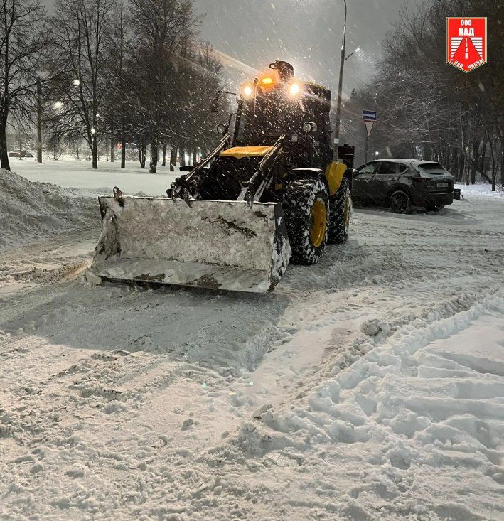 Сводка с дорожного фронта: 139 единиц спецтехники противостоят снежному натиску