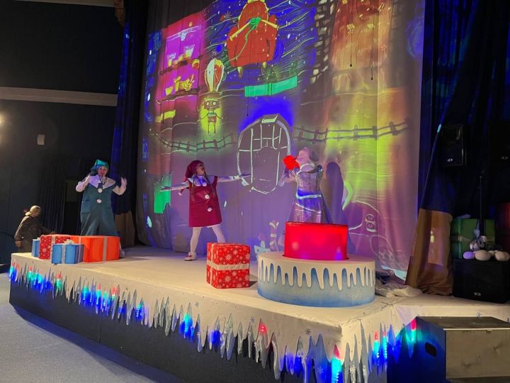 «Мой – пятый театр: мэр принял участие в 39-го сезона театра кукол в новом здании