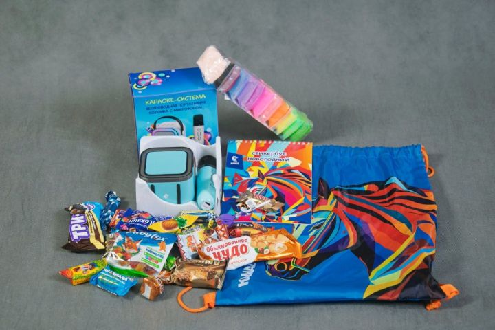 Караоке и пластилин: «КАМАЗ» показал, что будет в подарках для детей сотрудников
