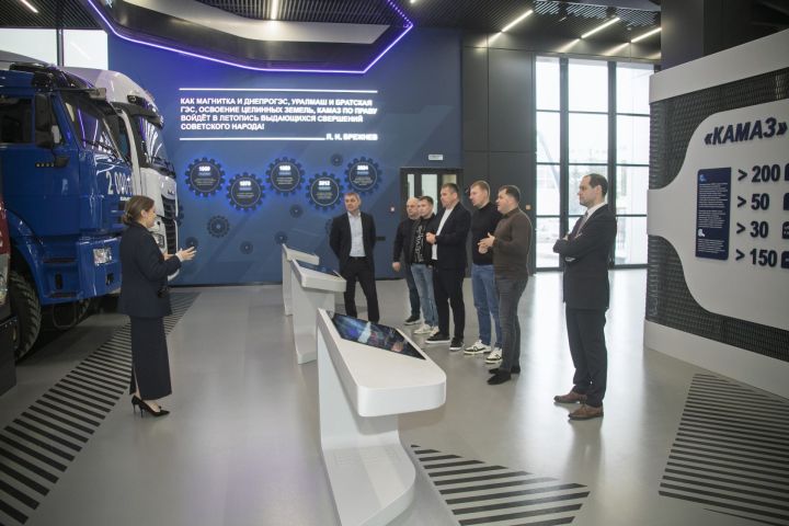 В Челнах прошли переговоры представителей автогиганта и ритейлера