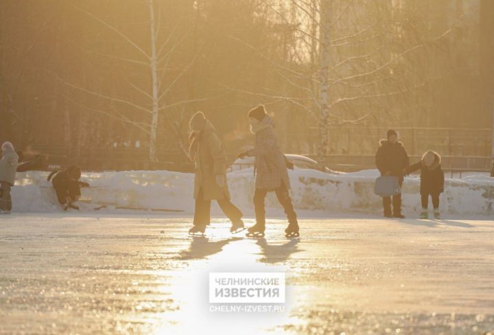 Возле «Торгового квартала» в Челнах залили каток