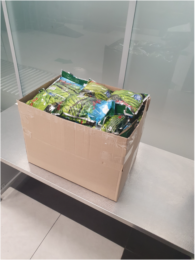 В аэропорту Казани у пассажира из Узбекистана изъяли 20 килограммов чая