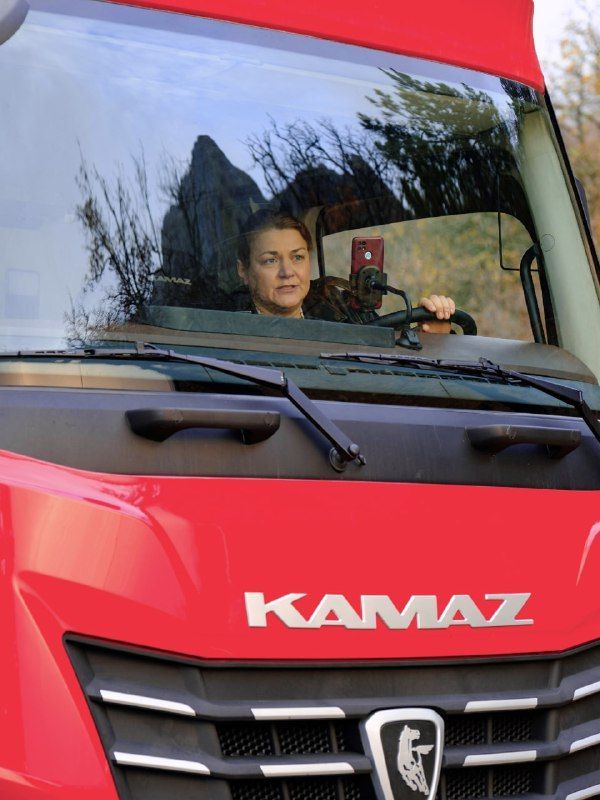 «КАМАЗ» выделил тягач для съёмок комедии «Дальнобойщица»
