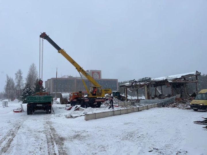 В Набережных Челнах демонтируют АЗС на проспекте Чулман