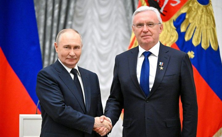 Владимир Путин лично наградил Сергея Когогина звездой «Героя Труда»