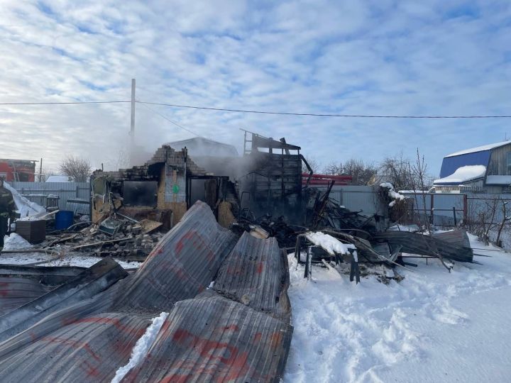 У челнинца сгорел дачный дом в 32 «квадрата»