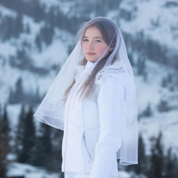 Невеста приехала в Тукаевский загс в лыжном костюме