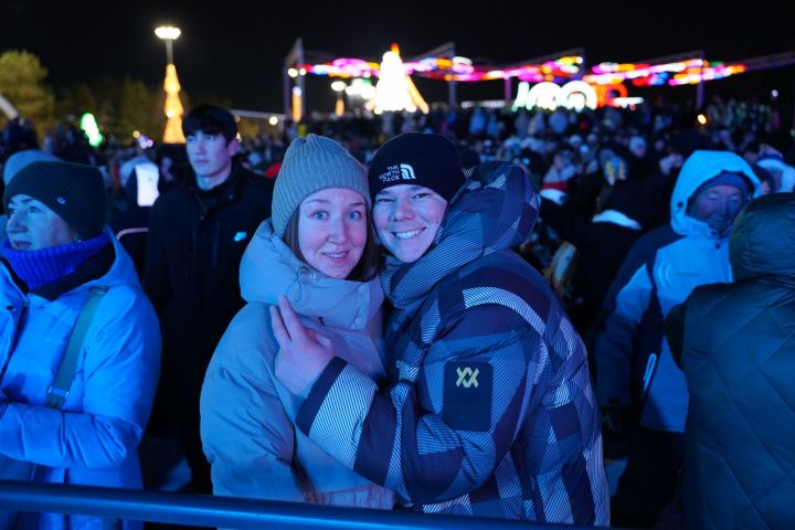 Новый год на площади Азатлык: как Челны встретили праздник