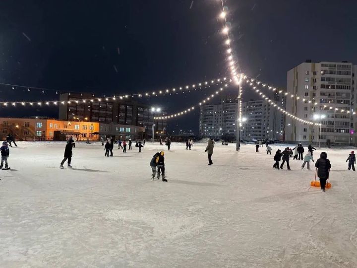 Выходи на лед: в Замелекесье открылся каток