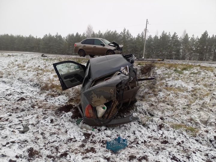 Под Челнами при автомобильном столкновении пострадали подростки