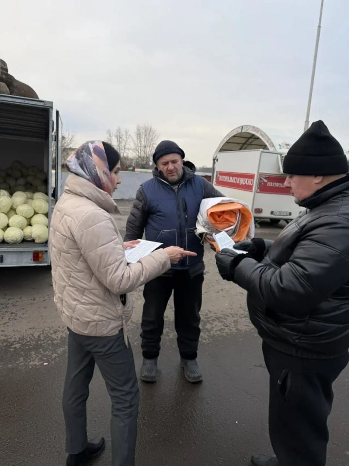 В Челнах на ярмарочной площадке обнаружили торговцев-нелегалов