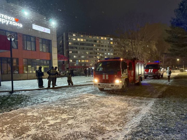 В Челнах загорелся магазин «Магнит» в 43-м комплексе