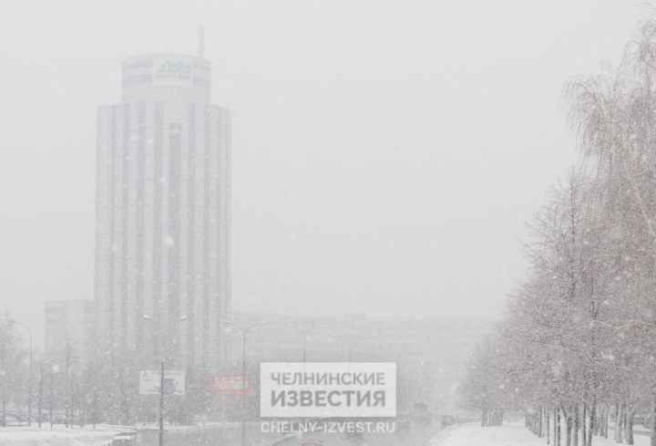 Теплый день и небольшой снежок обещают в Челнах