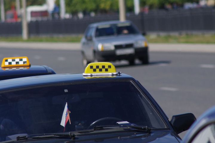 Только Lada и «Москвич»: как новый закон о такси ударит по водителям и пассажирам