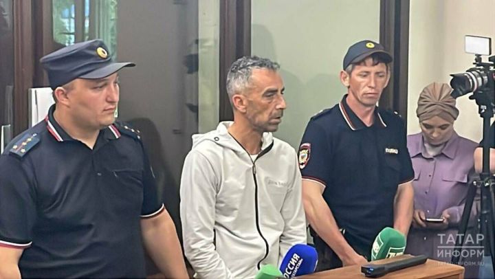 Турок, зарезавший жену на глазах сына, в суде требовал адвоката Турок, зарезавший жену на глазах сына, в суде требовал адвоката